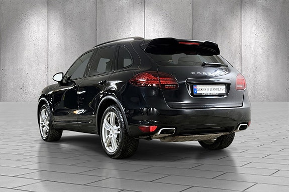 Porsche Cayenne 3 of 18