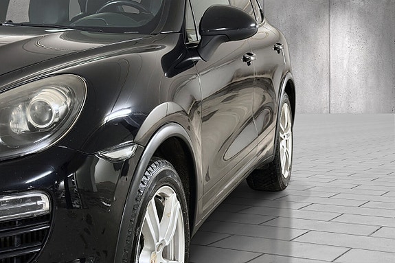 Porsche Cayenne 14 of 18