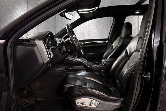 Porsche Cayenne 15 of 18