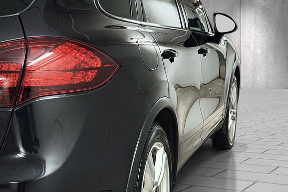 Porsche Cayenne 12 of 18