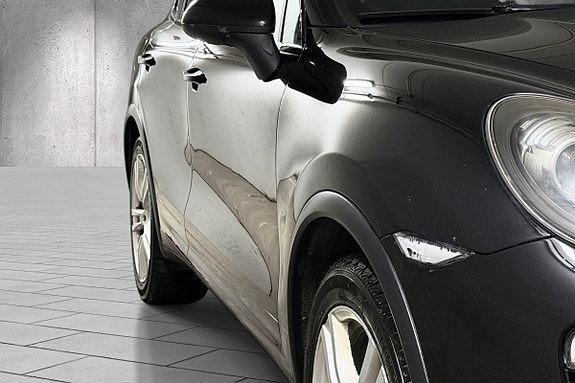 Porsche Cayenne 13 of 18