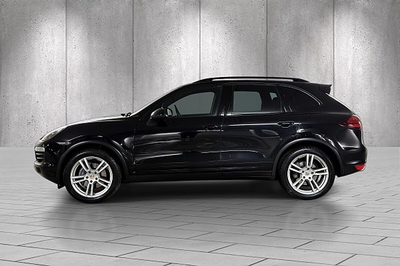 Porsche Cayenne 2 of 18