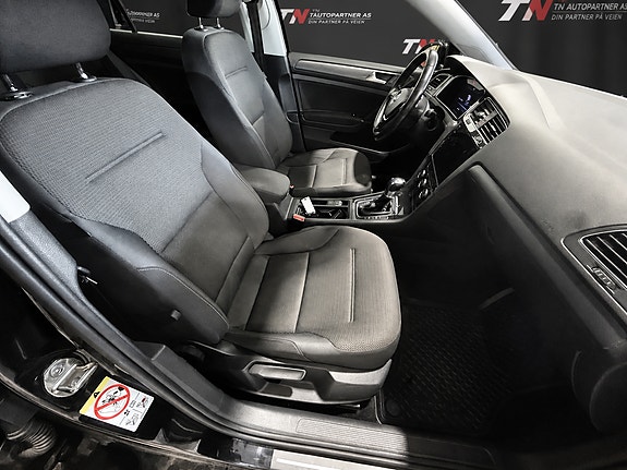Volkswagen e-Golf VII 11 of 21