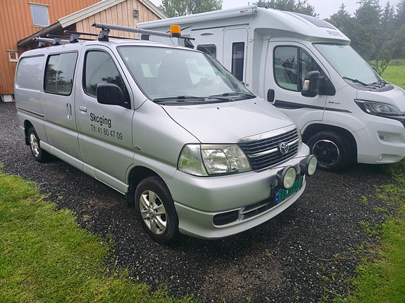 Toyota HiAce 2 of 4