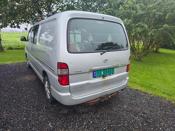 Toyota HiAce 3 of 4