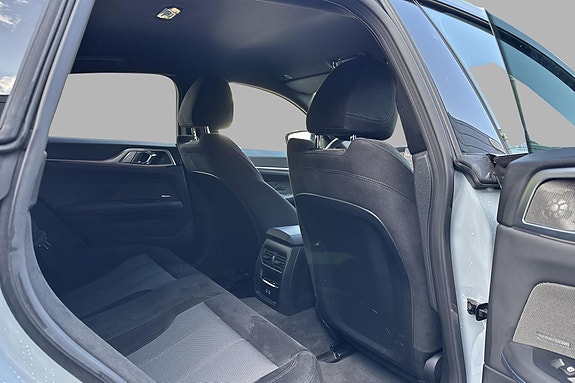BMW i4 18 of 23