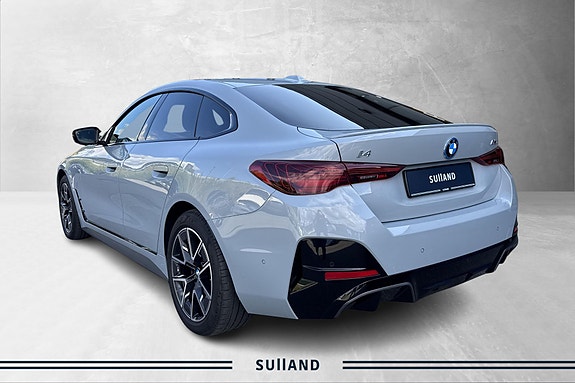 BMW i4 3 of 23
