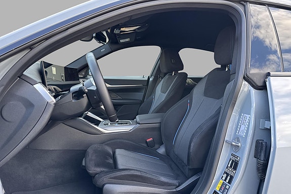 BMW i4 11 of 23