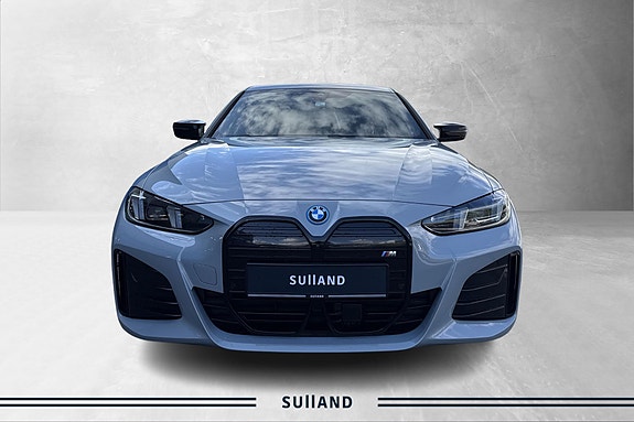 BMW i4 8 of 23