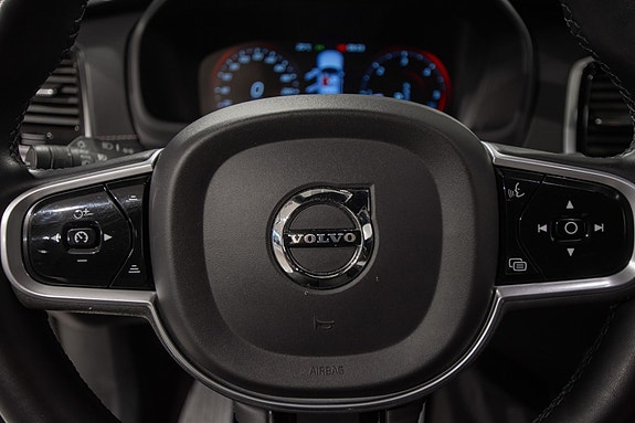 Volvo XC90 10 of 23