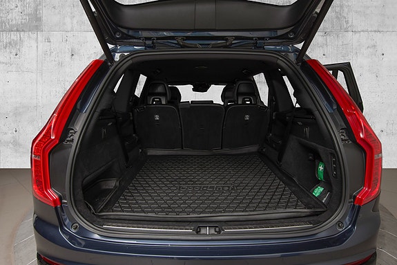 Volvo XC90 18 of 23