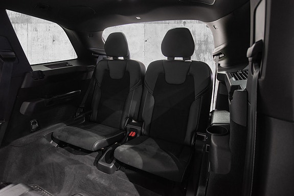 Volvo XC90 17 of 23