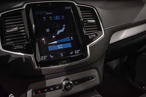 Volvo XC90 15 of 23