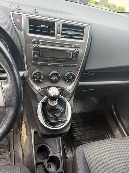 Subaru Trezia 3 of 12