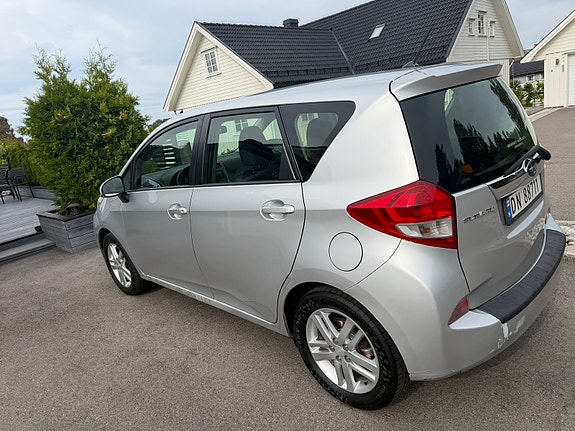 Subaru Trezia 4 of 12