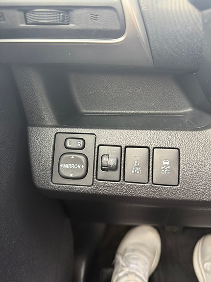 Subaru Trezia 8 of 12