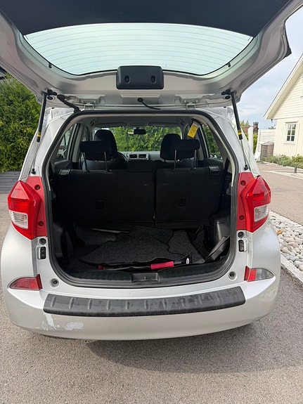 Subaru Trezia 7 of 12