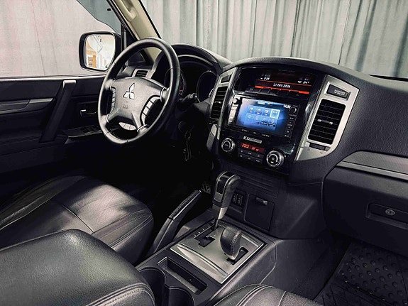 Mitsubishi Pajero 19 of 23