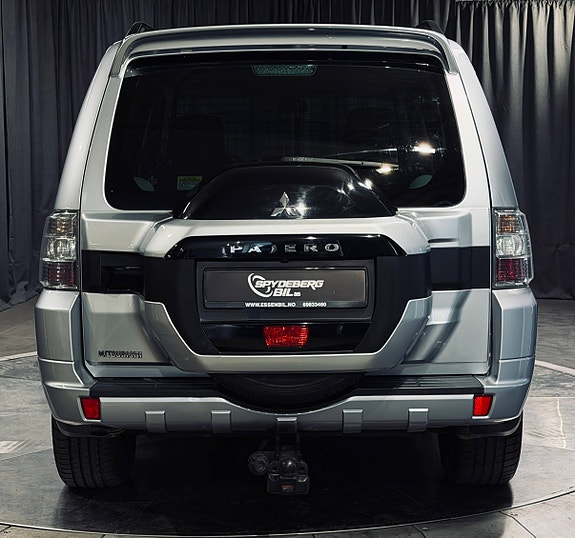 Mitsubishi Pajero 6 of 23