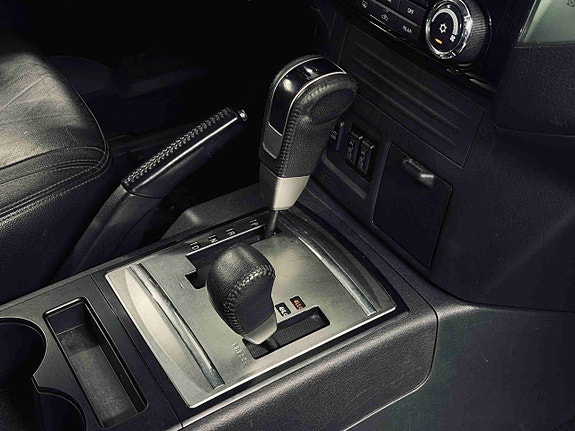Mitsubishi Pajero 17 of 23