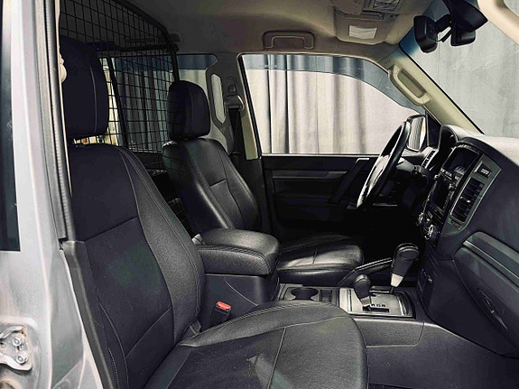 Mitsubishi Pajero 15 of 23