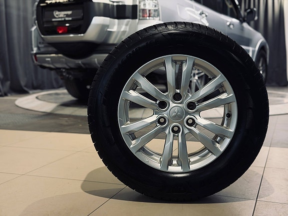 Mitsubishi Pajero 22 of 23