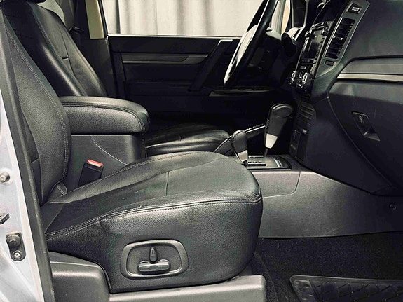 Mitsubishi Pajero 14 of 23