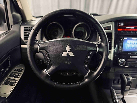 Mitsubishi Pajero 20 of 23