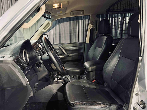 Mitsubishi Pajero 8 of 23