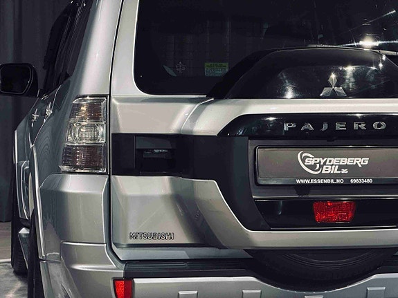Mitsubishi Pajero 7 of 23
