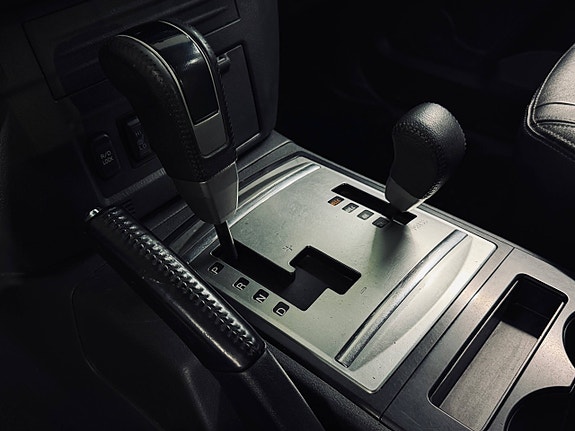 Mitsubishi Pajero 21 of 23