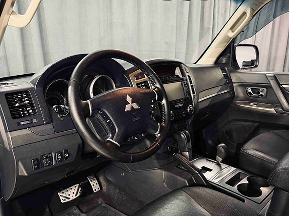 Mitsubishi Pajero 9 of 23