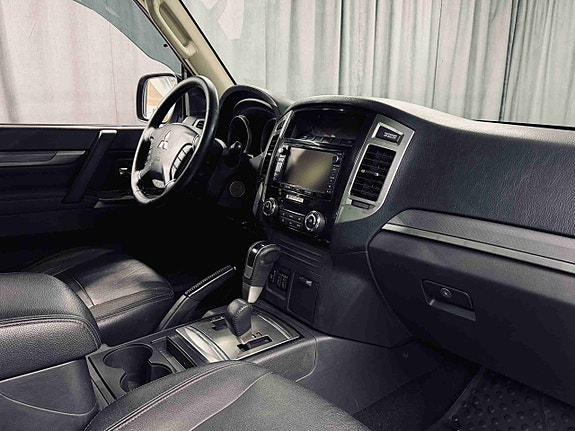 Mitsubishi Pajero 16 of 23