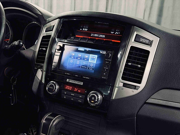 Mitsubishi Pajero 18 of 23