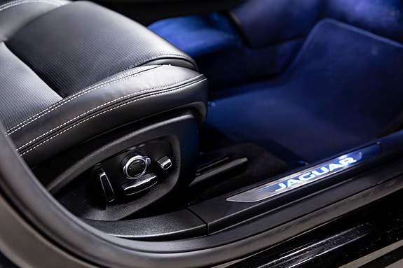 Jaguar I-PACE 24 of 30
