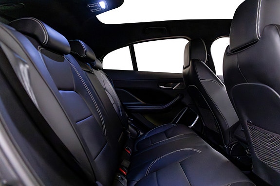 Jaguar I-PACE 21 of 30