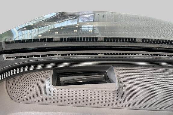 Mercedes-Benz EQC400 21 of 23