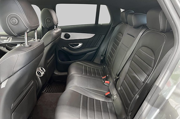 Mercedes-Benz EQC400 11 of 25