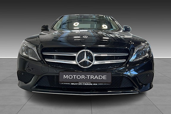 Mercedes-Benz C220 d 2 of 21