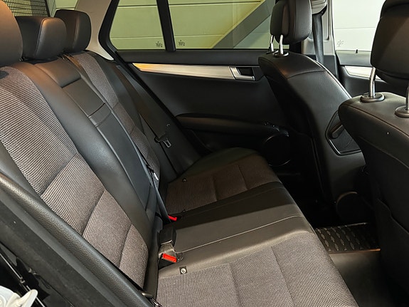 Mercedes-Benz C180 12 of 18