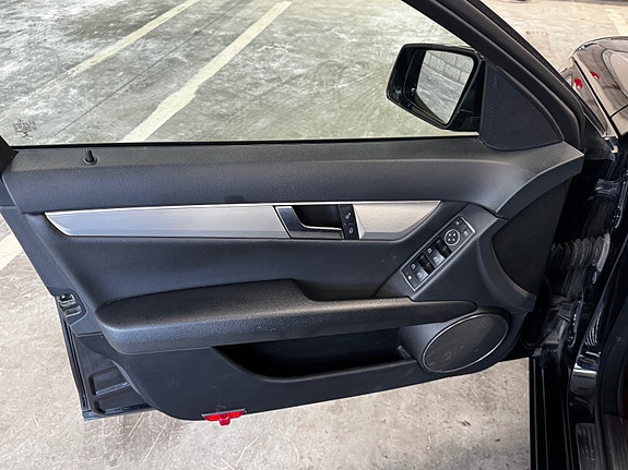 Mercedes-Benz C180 17 of 18