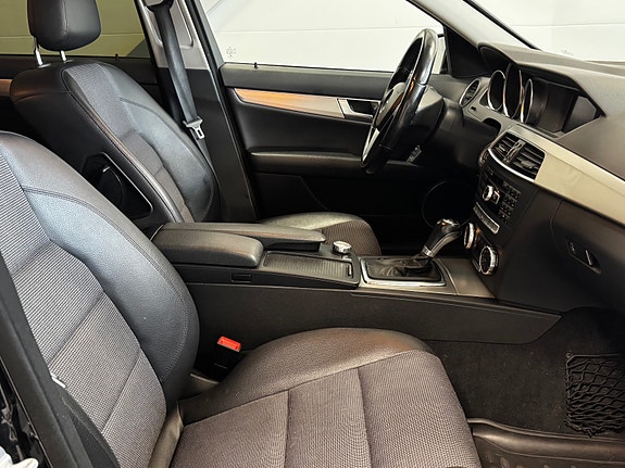 Mercedes-Benz C180 13 of 18