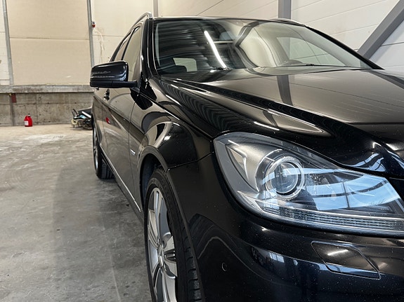 Mercedes-Benz C180 2 of 18