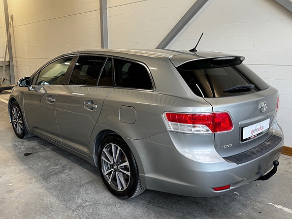 Toyota Avensis 11 of 30
