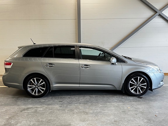Toyota Avensis 8 of 30