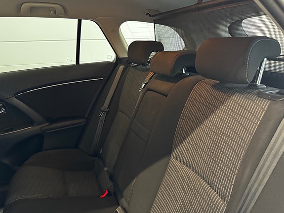 Toyota Avensis 21 of 30