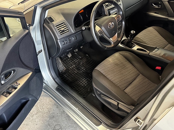 Toyota Avensis 20 of 30