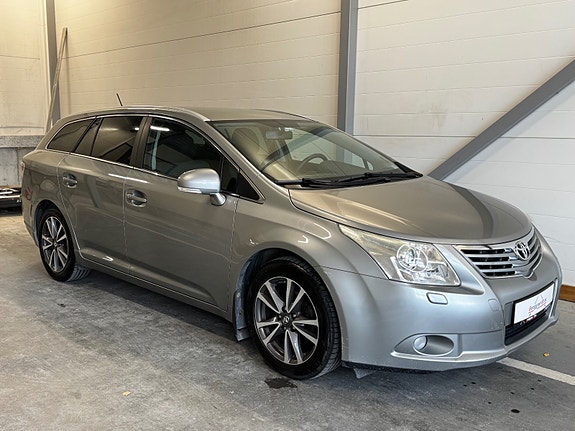 Toyota Avensis 4 of 30