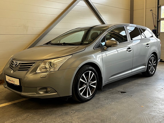 Toyota Avensis 2 of 30