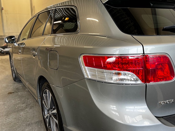 Toyota Avensis 12 of 30